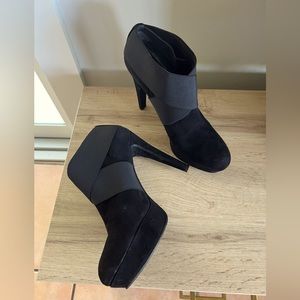 Stuart Weitzman Ankle bootie, black color, velvet and elastic band, size 9